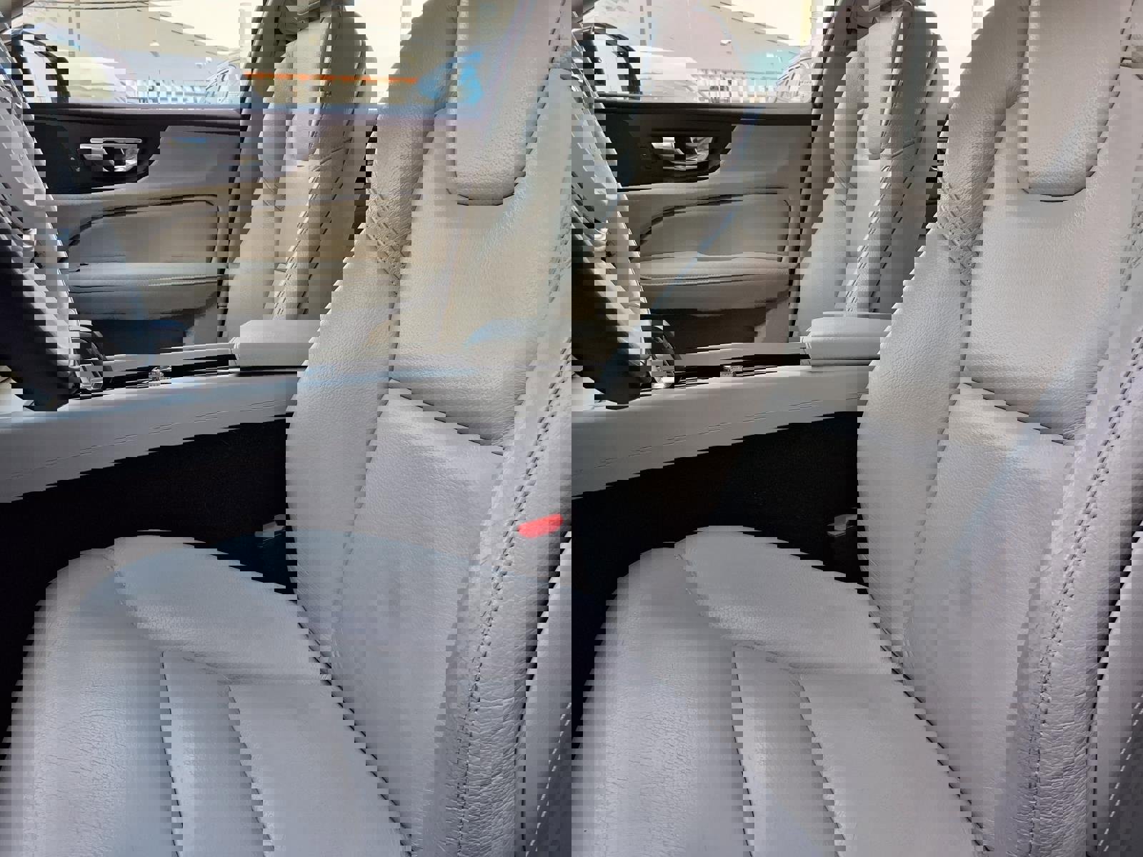 Used 2024 Volvo S60 B5 Plus image 3