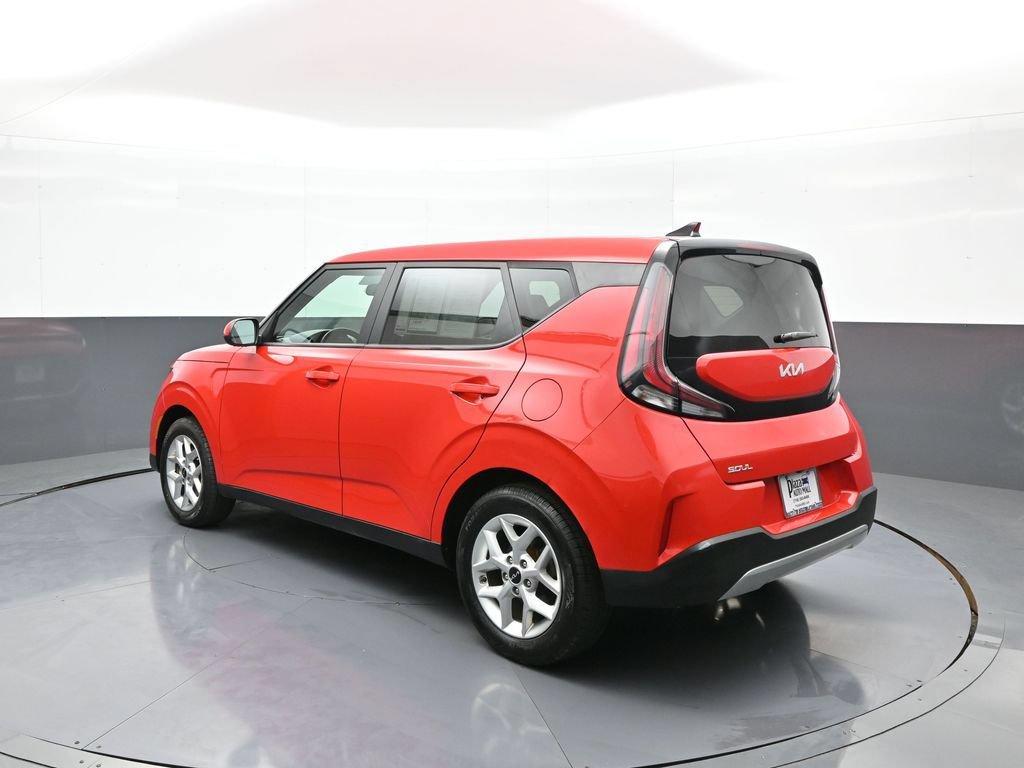 Certified 2023 Kia Soul LX w/ LX Technology Package FWD image 8