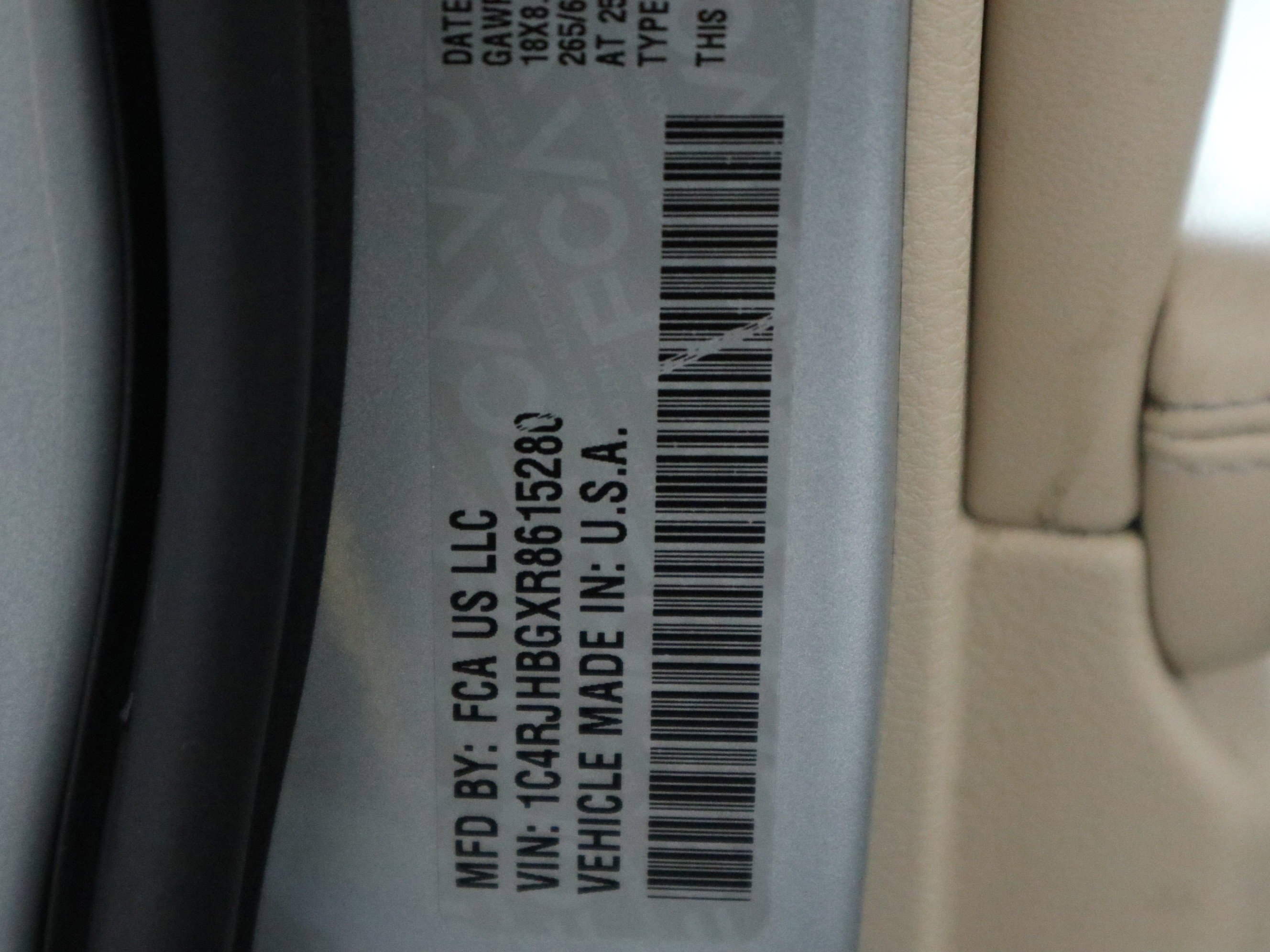 Used 2024 Jeep Grand Cherokee Limited AWD/4WD image 38
