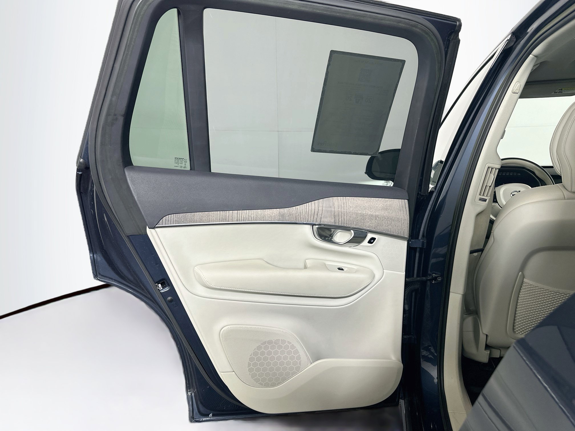 Used 2023 Volvo XC90 B6 Plus AWD/4WD image 28