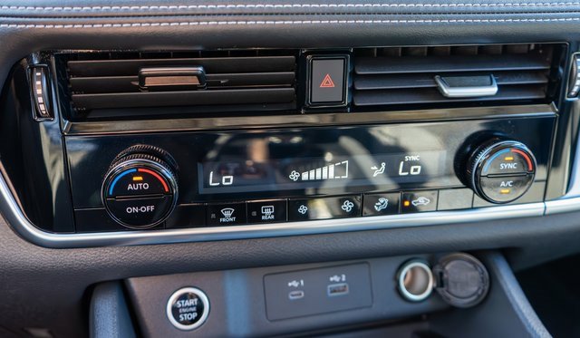 Used 2022 Nissan Rogue SV image 29