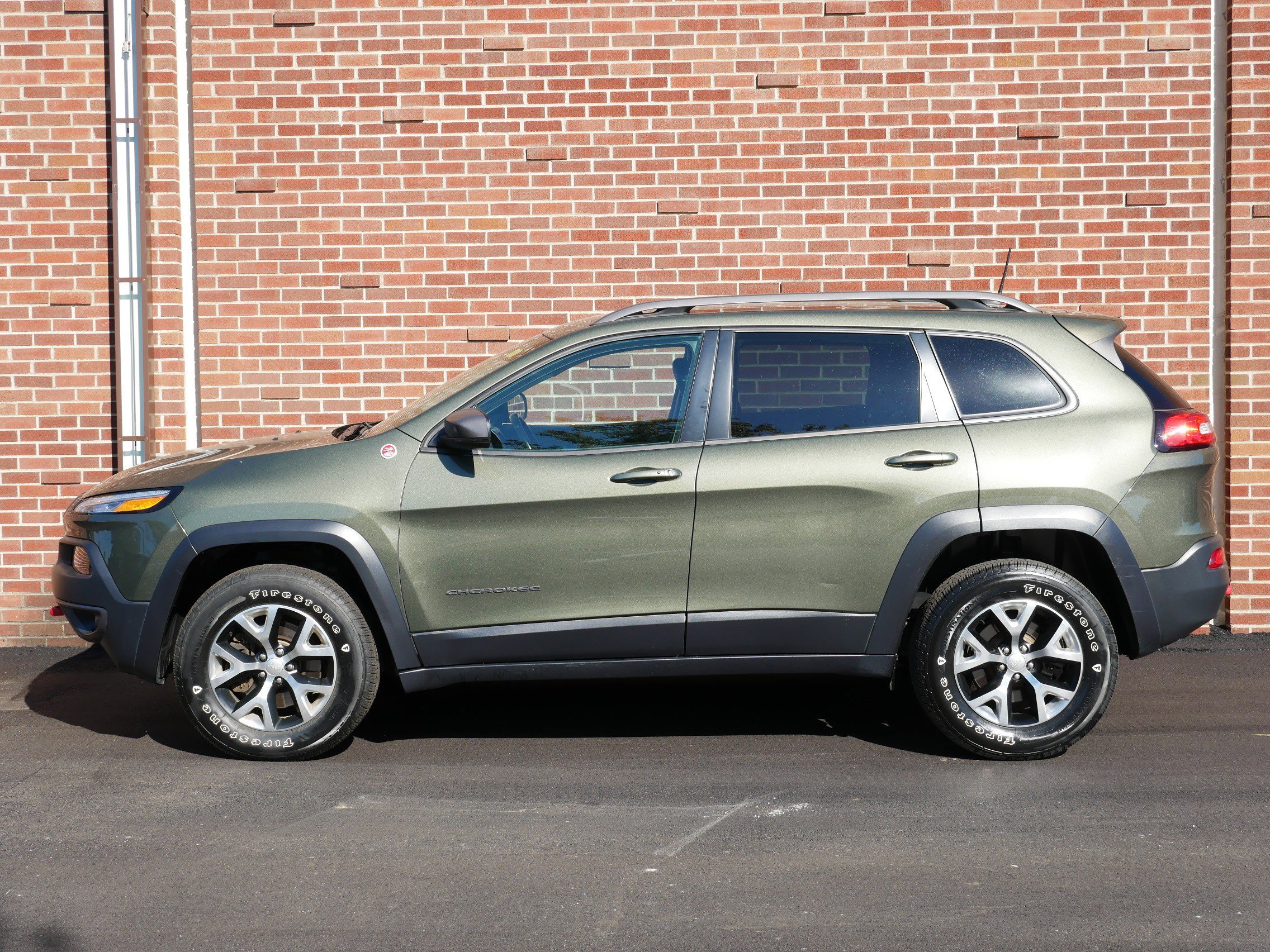 Used 2018 Jeep Cherokee Trailhawk w/ Cold Weather Group image 2