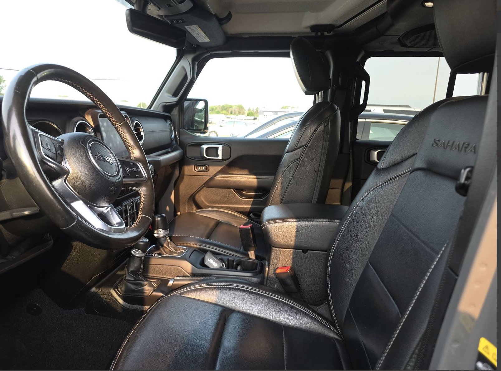 Used 2020 Jeep Wrangler Unlimited Sahara w/ Dual Top Group AWD/4WD image 5