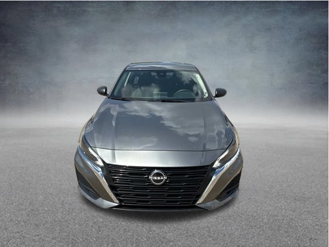 Used 2024 Nissan Altima 2.5 SV FWD image 2