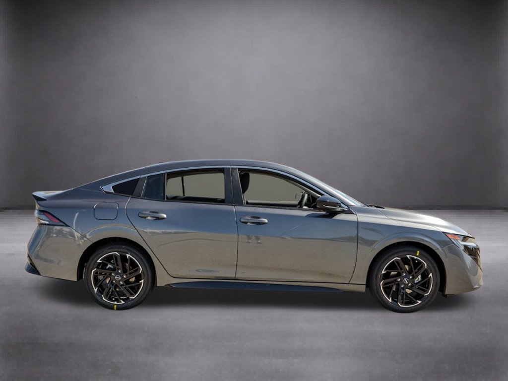New 2027 Nissan Sentra SR w/ Floor Mat Package FWD image 3