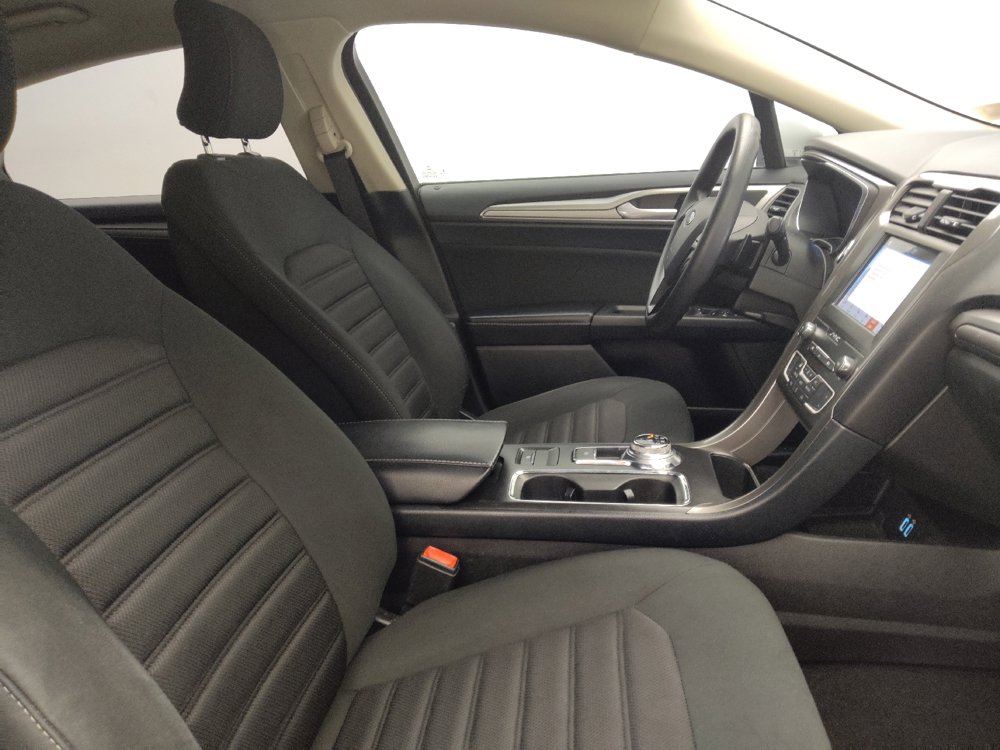 Used 2019 Ford Fusion SE FWD image 21
