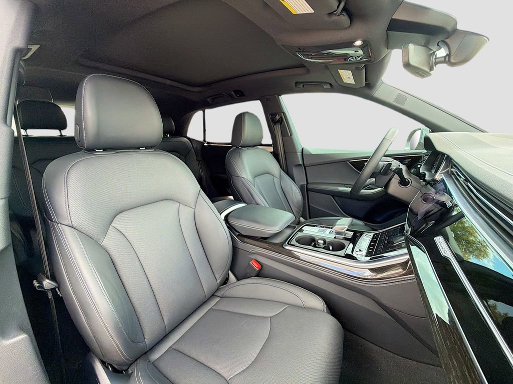 Used 2025 Audi Q8 Prestige image 19