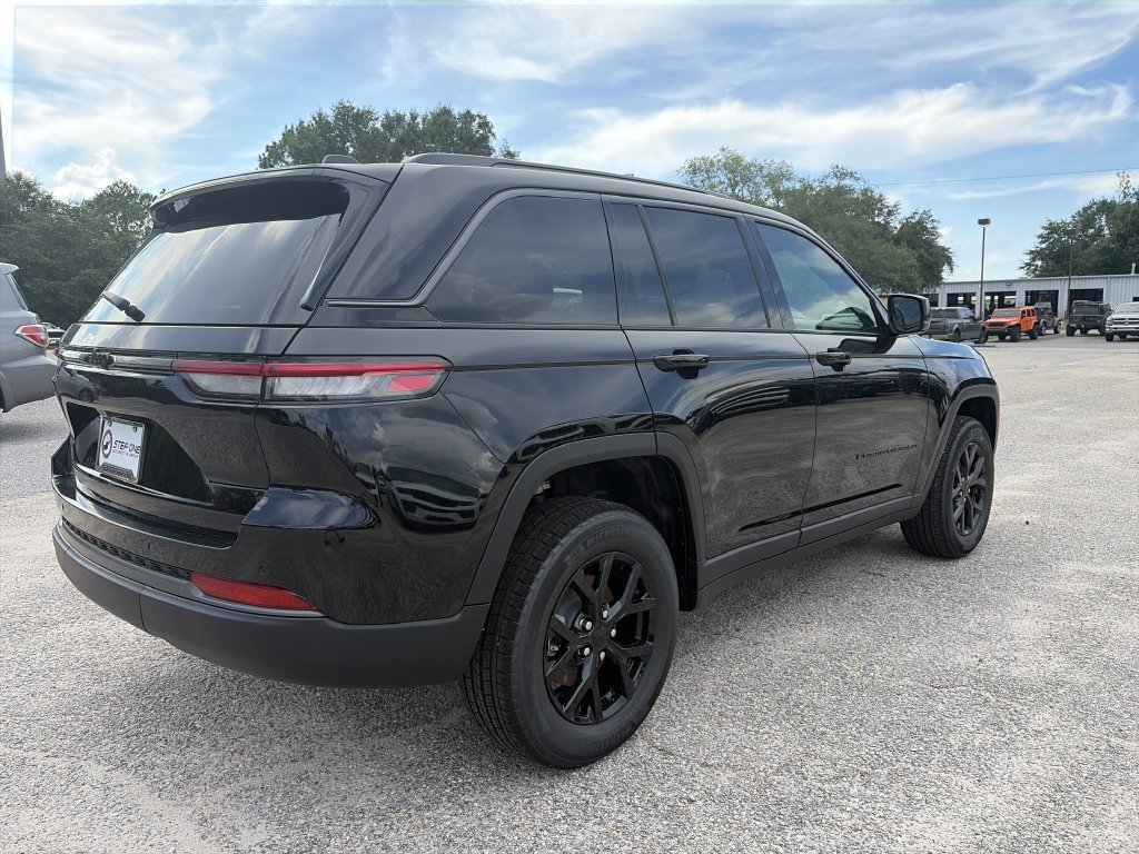 New 2026 Jeep Grand Cherokee Altitude RWD image 6