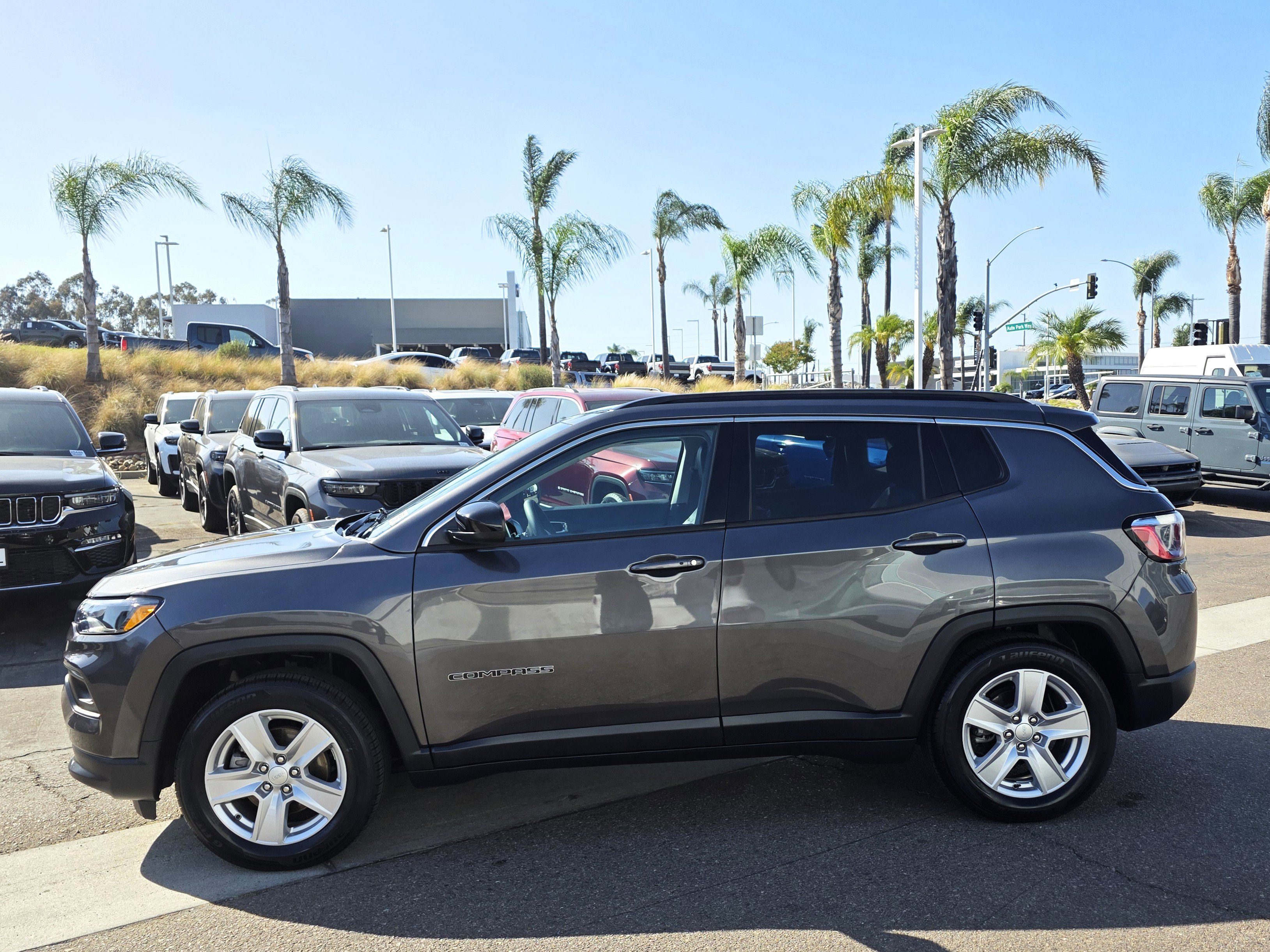 Certified 2022 Jeep Compass Latitude FWD image 2