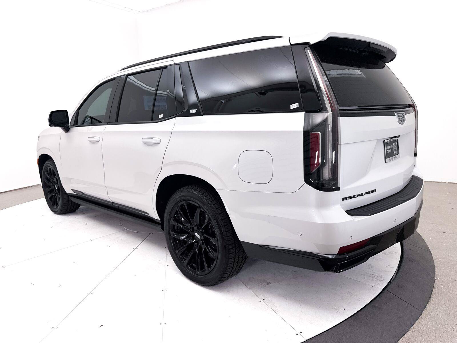 Used 2022 Cadillac Escalade Sport Platinum w/ LPO, ONYX Package AWD/4WD image 21
