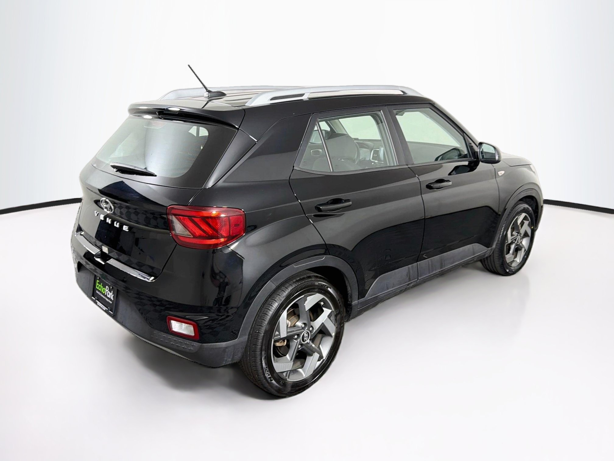 Used 2025 Hyundai Venue SEL FWD image 9
