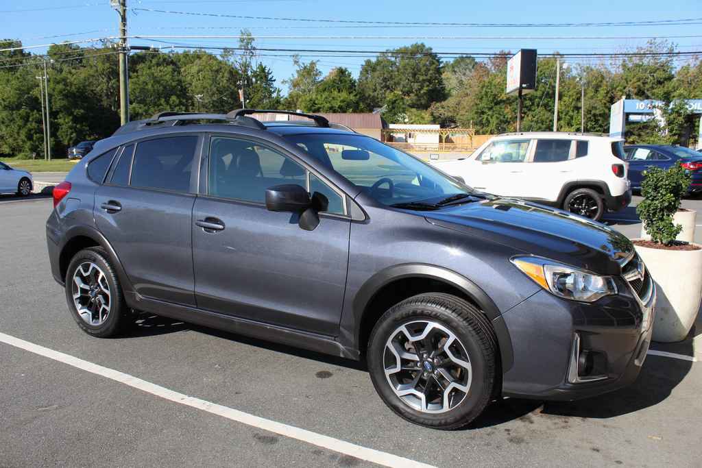 Used 2016 Subaru Crosstrek 2.0i Premium image 3