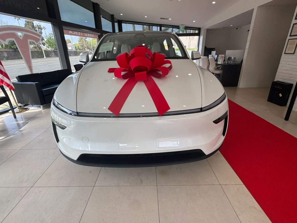 Used 2026 Tesla Model Y 2WD image 2
