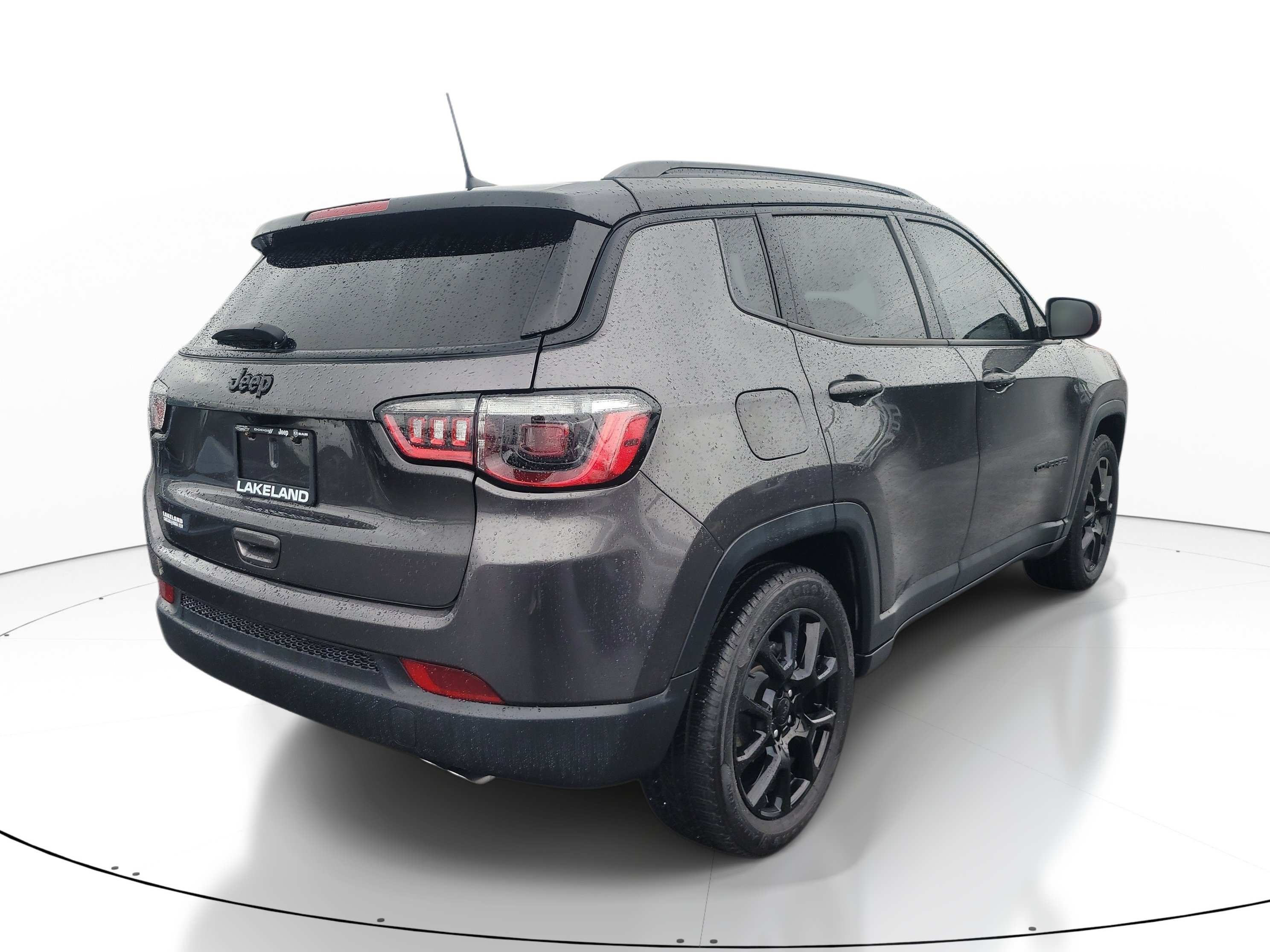Used 2022 Jeep Compass Latitude FWD image 4