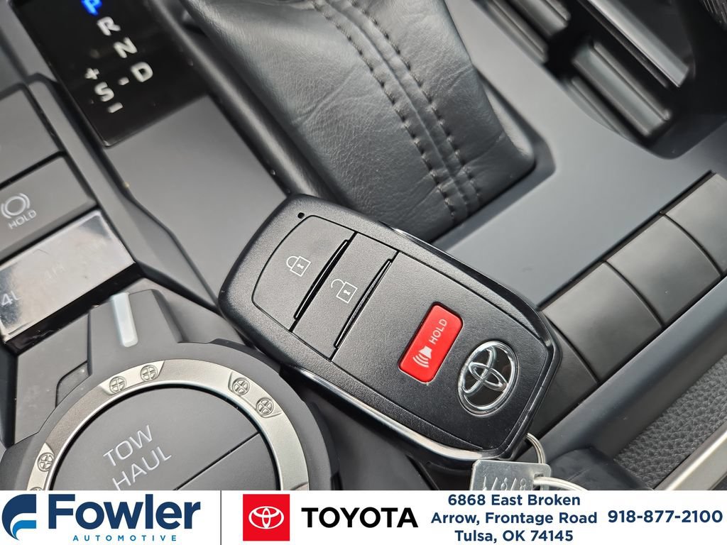 Certified 2025 Toyota Tacoma SR5 AWD/4WD image 21