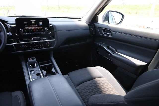 Certified 2025 Nissan Pathfinder SV w/ SV Premium Package FWD image 29