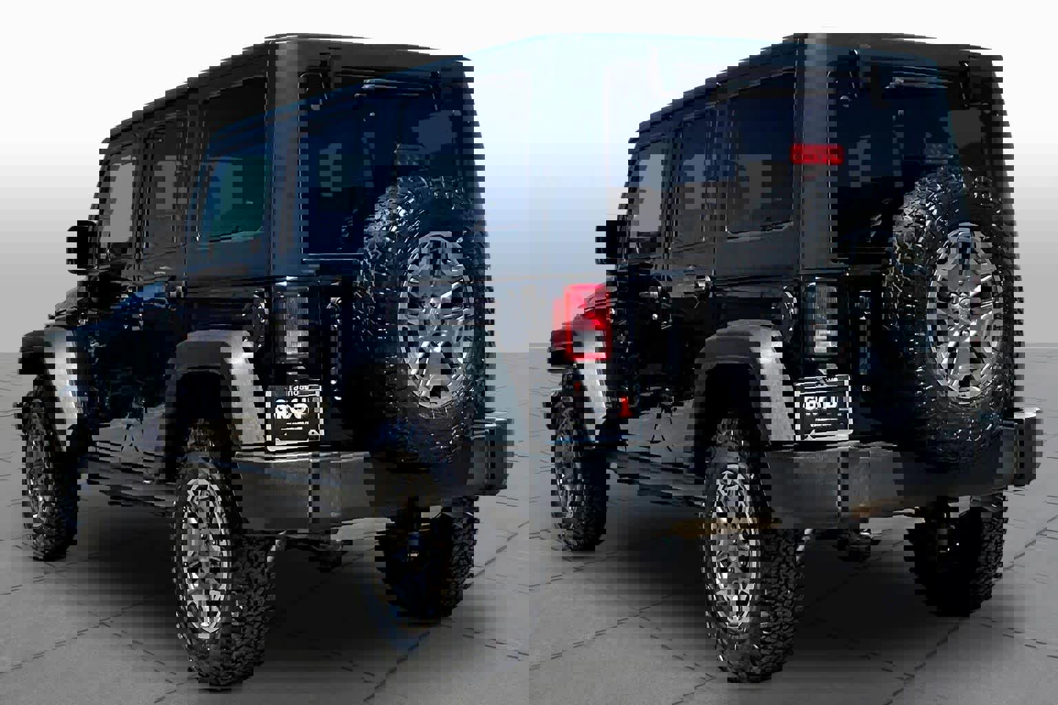 Used 2016 Jeep Wrangler Unlimited Rubicon w/ Connectivity Group image 11