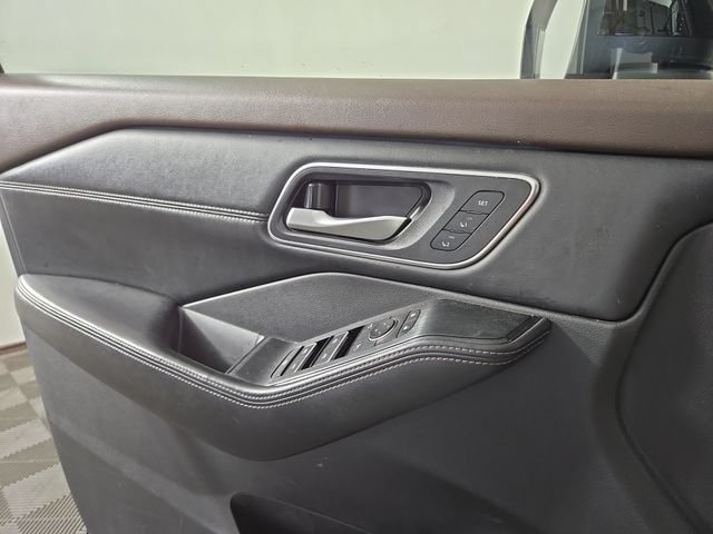 Used 2021 Nissan Rogue Platinum AWD/4WD image 28