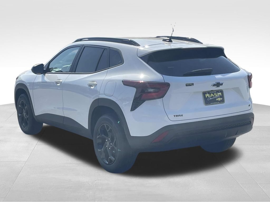 New 2026 Chevrolet Trax LT w/ Midnight Edition FWD image 5
