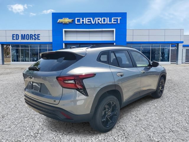New 2026 Chevrolet Trax LT w/ Midnight Edition FWD image 3