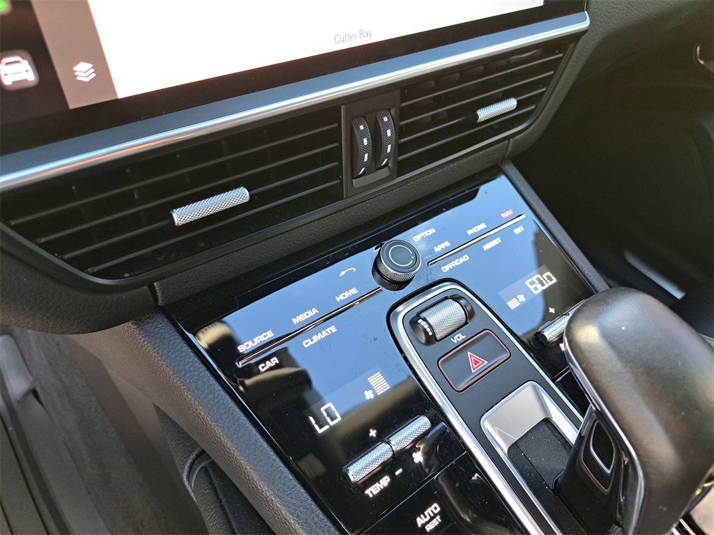 Used 2023 Porsche Cayenne Coupe image 25