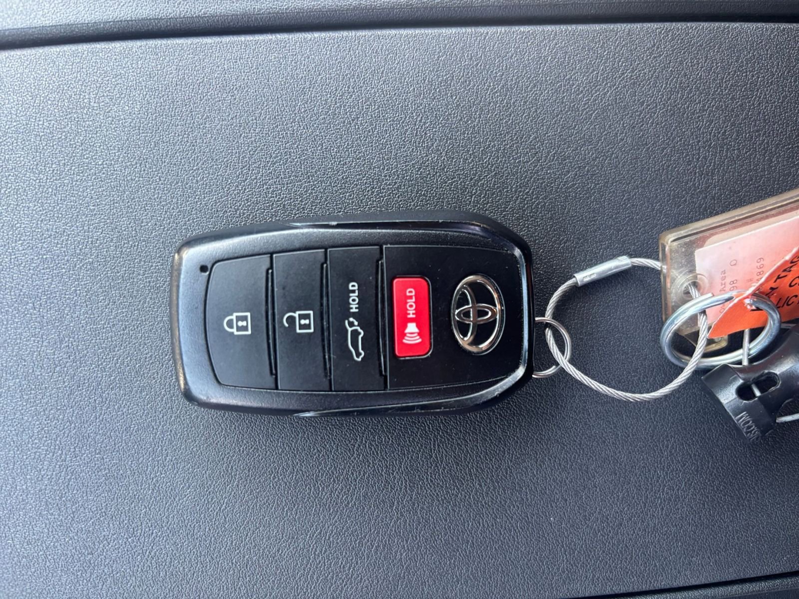 Used 2025 Toyota Highlander LE FWD image 28