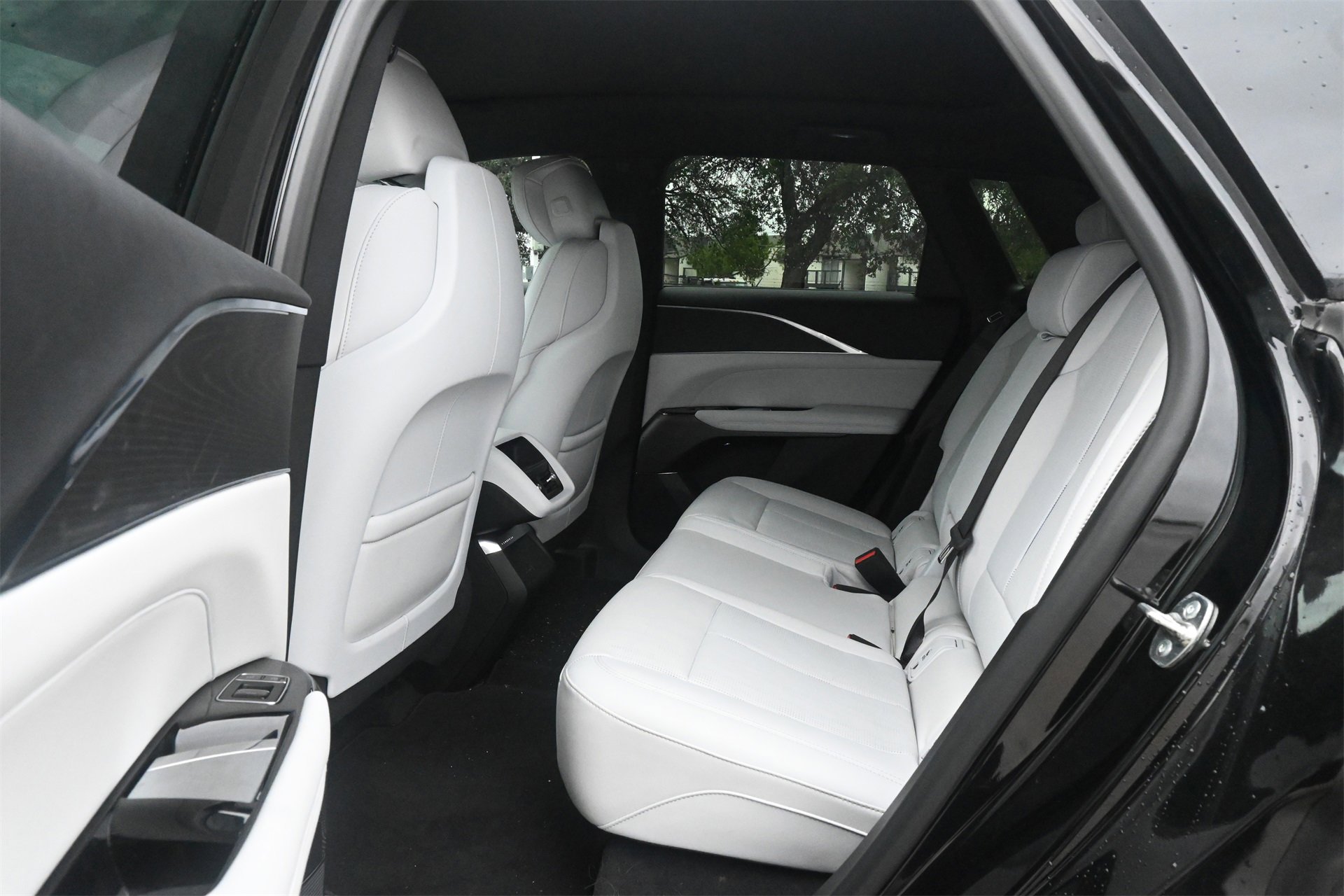 Certified 2024 Cadillac Lyriq Luxury image 20