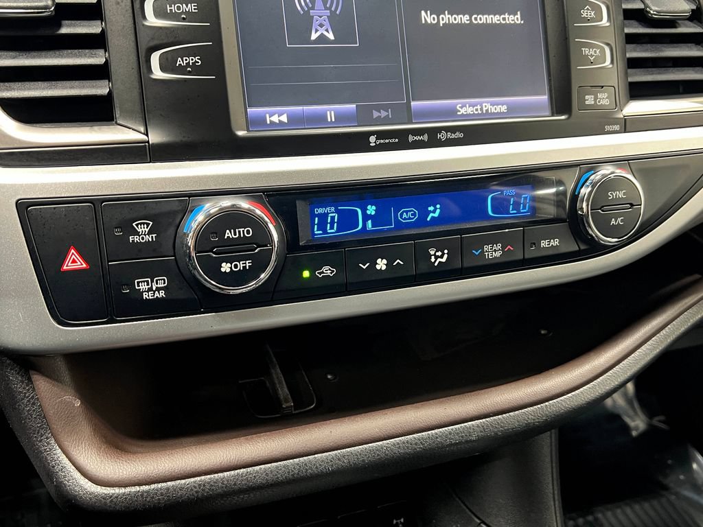 Used 2019 Toyota Highlander XLE AWD/4WD image 26