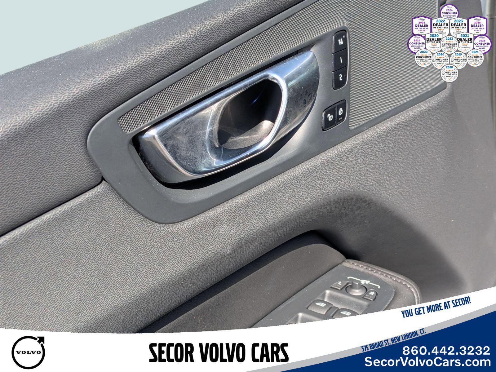 Used 2023 Volvo XC60 B5 Plus AWD/4WD image 9