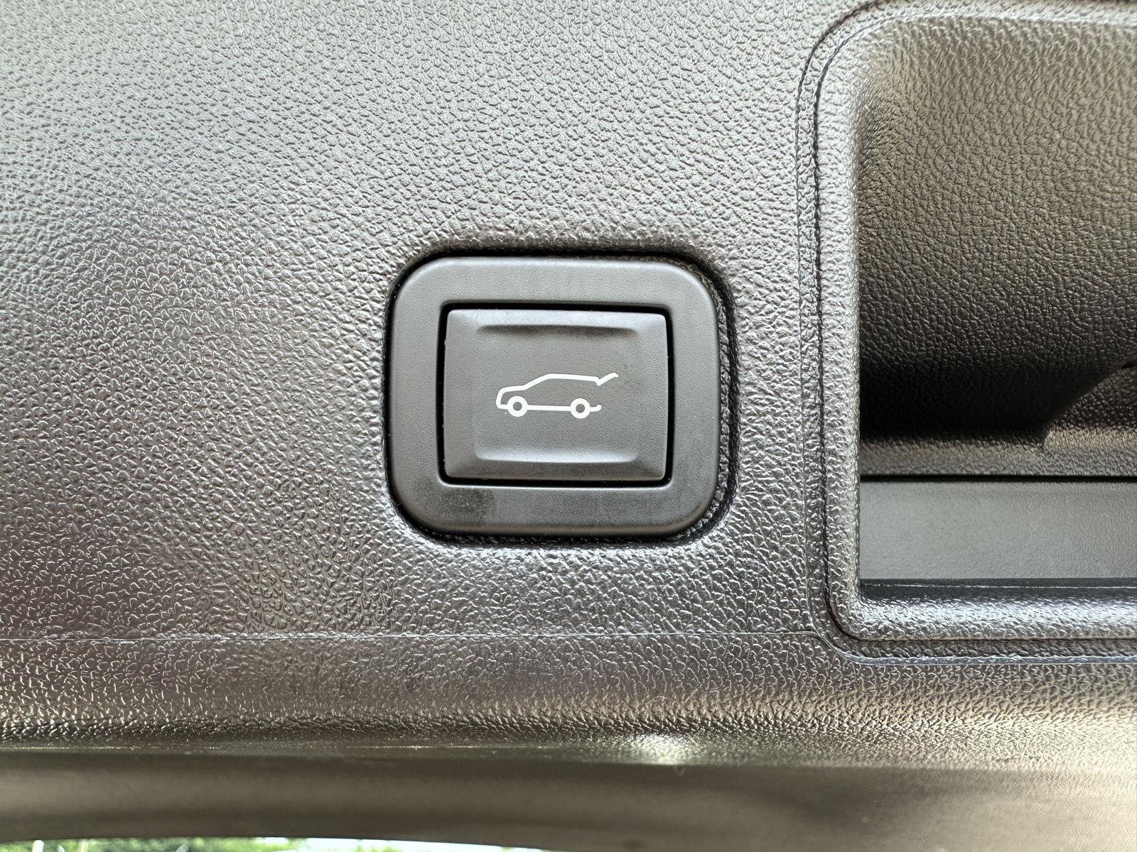Used 2024 GMC Terrain SLT AWD/4WD image 8
