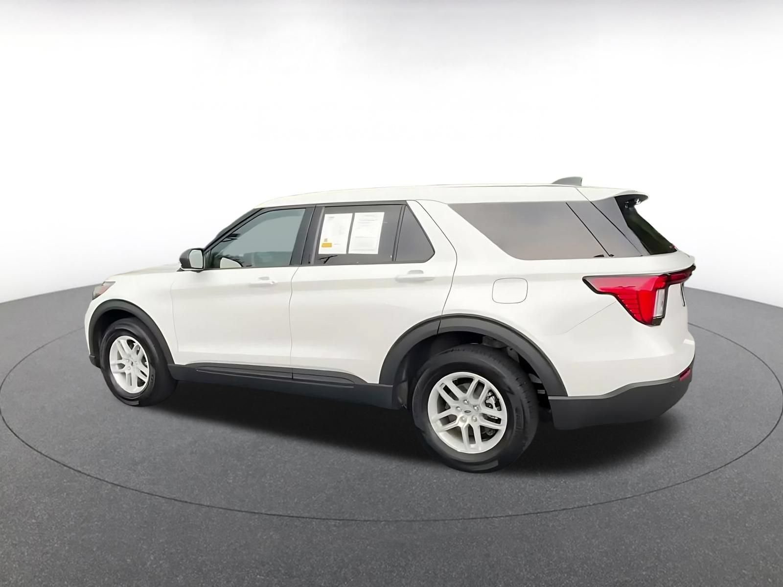 Used 2026 Ford Explorer Active AWD/4WD image 9