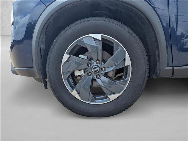 Used 2025 Nissan Rogue SV image 16