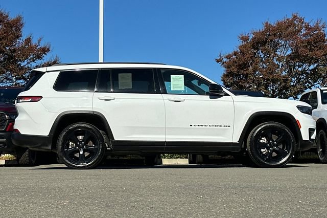 Used 2023 Jeep Grand Cherokee L Altitude image 3