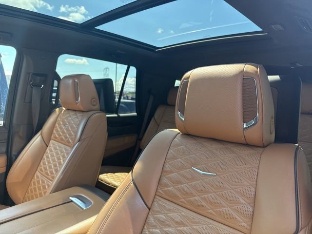 Used 2021 Cadillac Escalade Premium Luxury AWD/4WD image 8