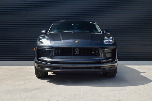 Certified 2025 Porsche Macan image 10