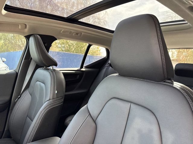 Certified 2025 Volvo XC40 B5 Core w/ Protection Package Premier AWD/4WD image 16