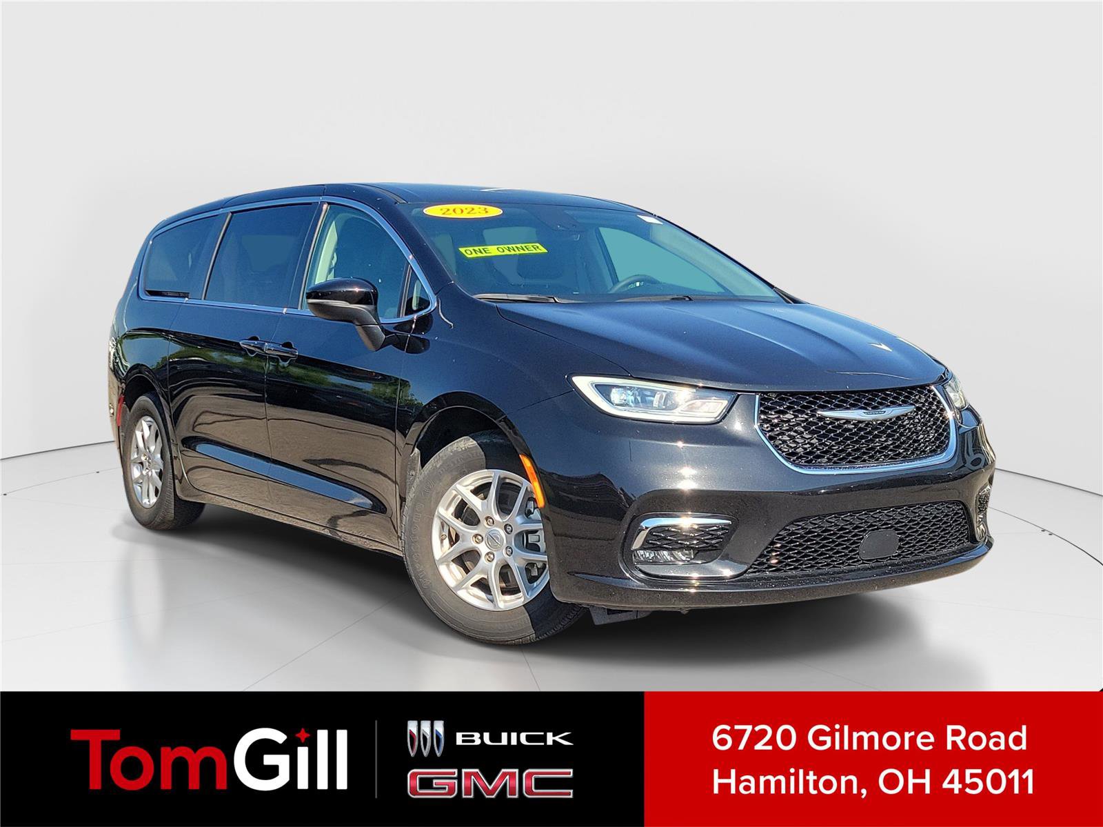 Used 2023 Chrysler Pacifica Touring-L FWD image 1