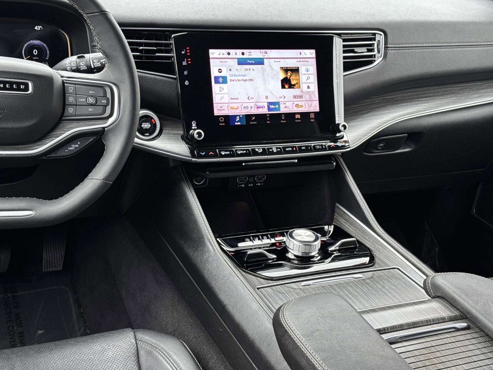 Used 2024 Jeep Wagoneer Series III image 3