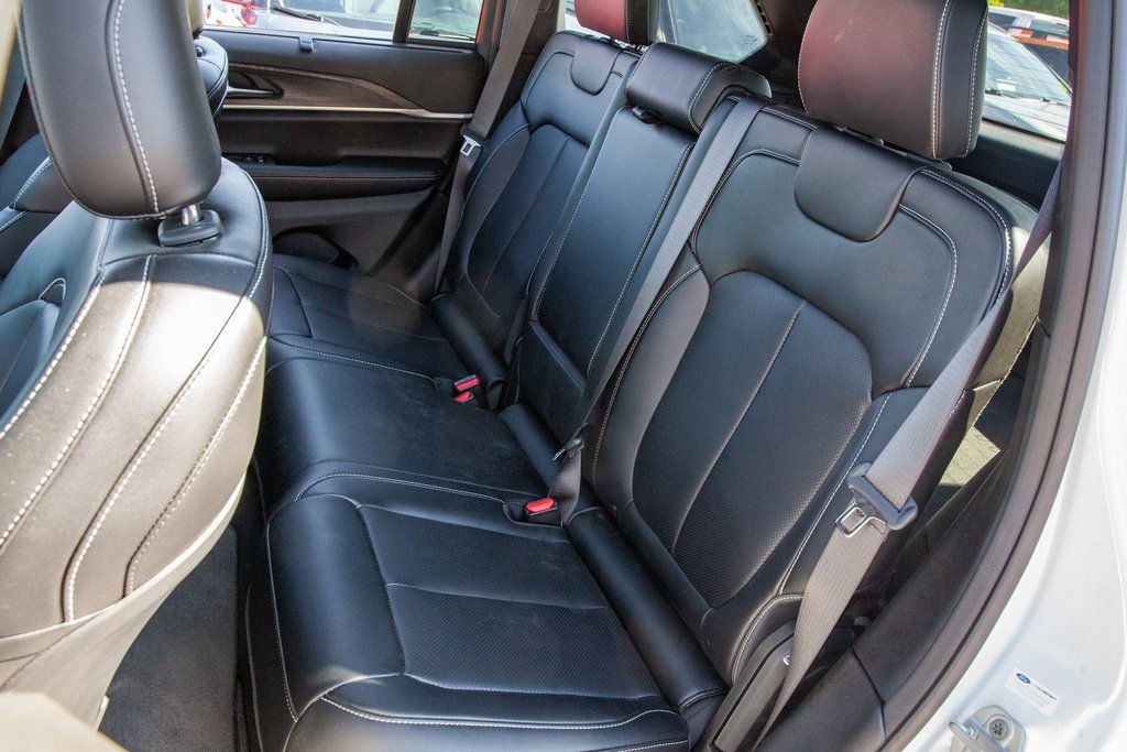 Used 2025 Jeep Grand Cherokee Limited w/ Luxury Tech Group II image 12