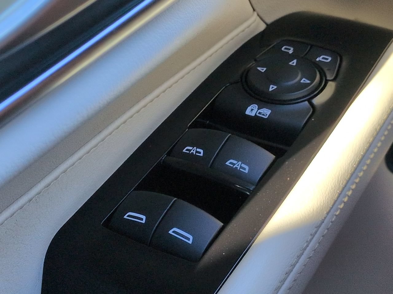 Used 2021 Cadillac CT4 Luxury w/ Sun And Sound Package RWD image 24