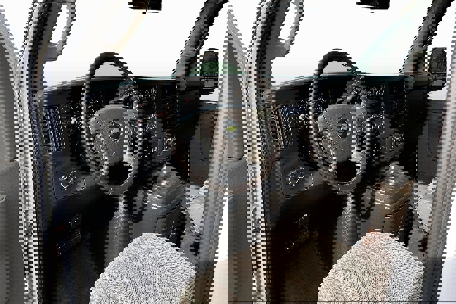 Used 2019 Chevrolet Express 3500 LS image 10