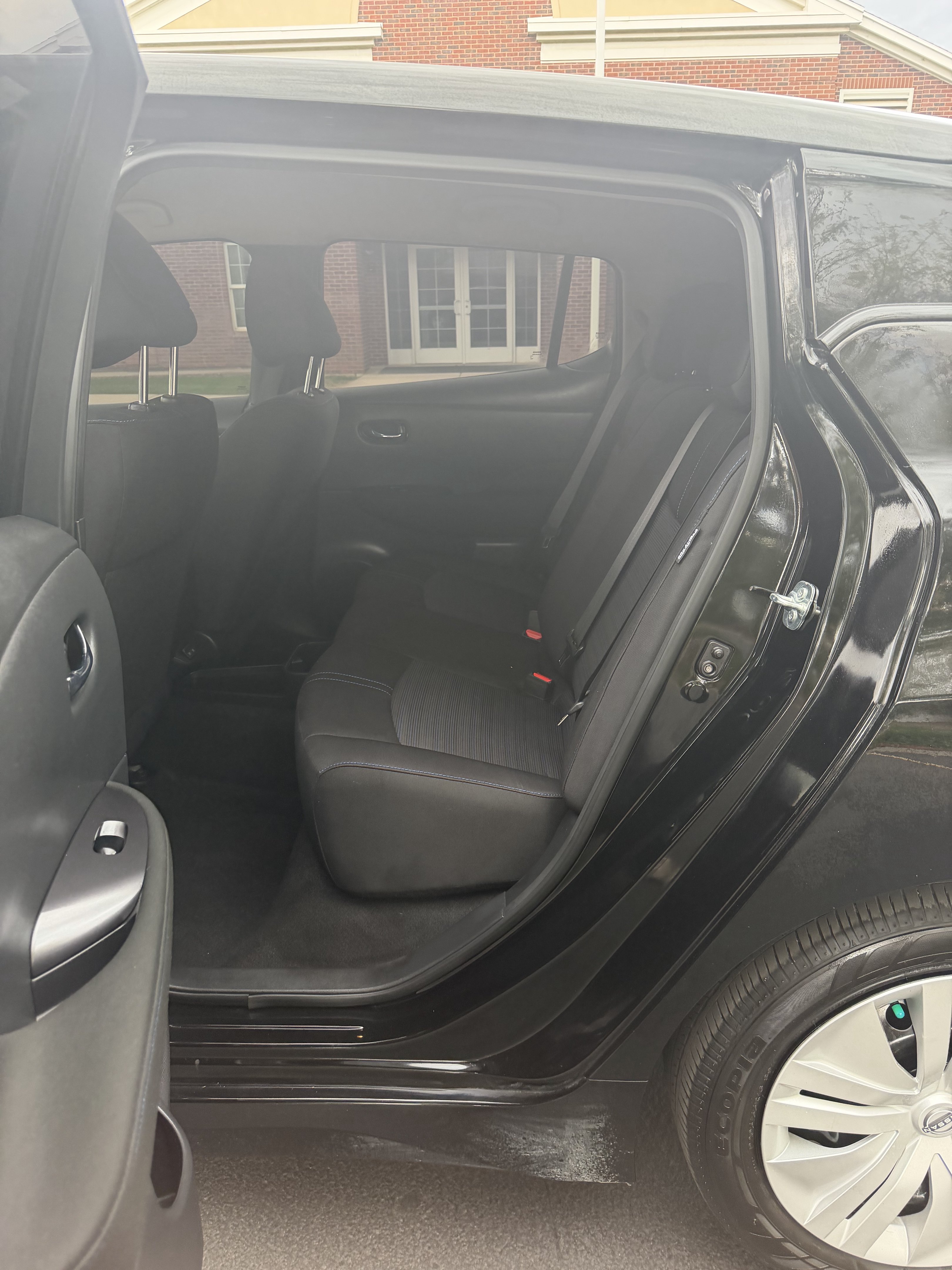 Used 2025 Nissan Leaf S FWD image 18