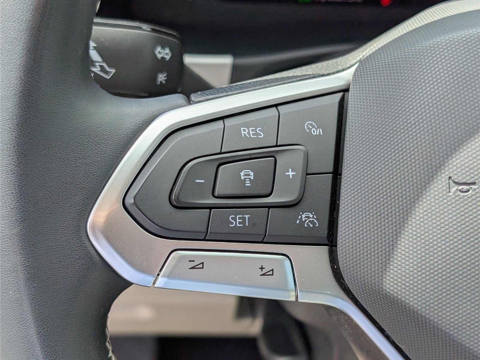 Used 2023 Volkswagen Atlas SEL AWD/4WD image 24