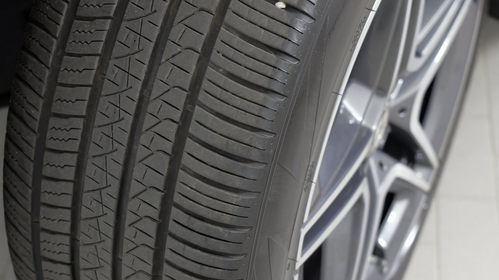 Used 2024 Mercedes-Benz GLS 450 4MATIC w/ AMG Line Exterior image 73