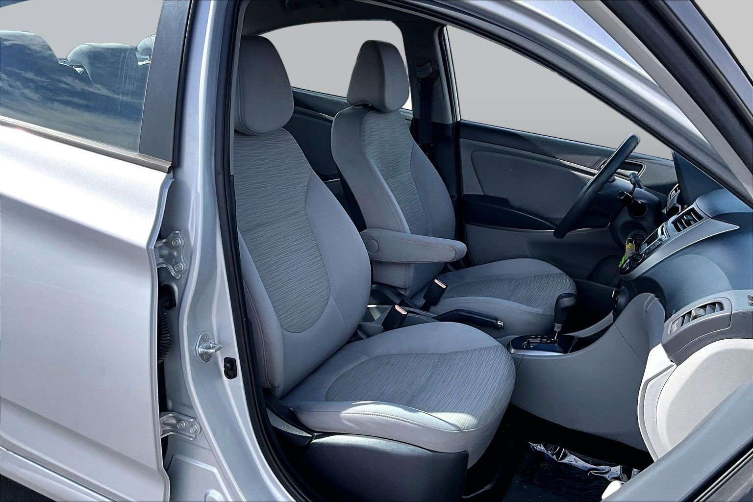 Used 2016 Hyundai Accent SE FWD image 7