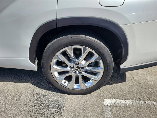 Used 2022 Toyota Highlander Limited image 6