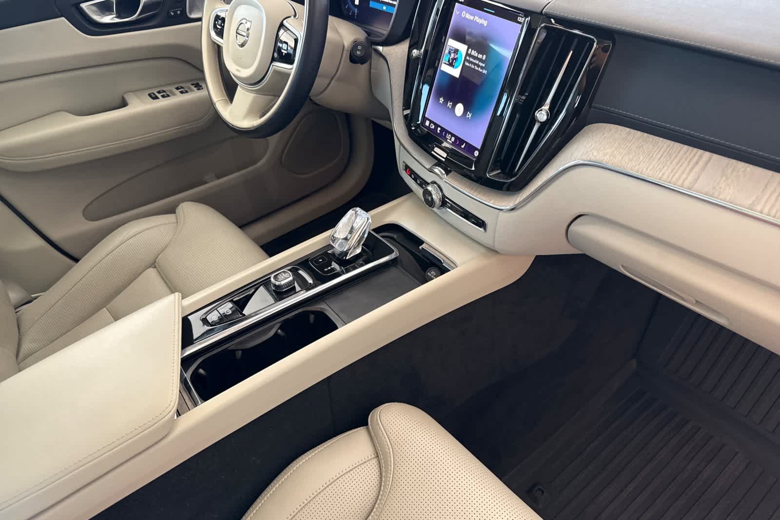 Used 2022 Volvo XC60 B5 Inscription w/ Advanced Package FWD image 17