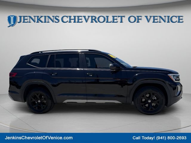 Used 2024 Volkswagen Atlas Peak Edition SEL AWD/4WD image 3