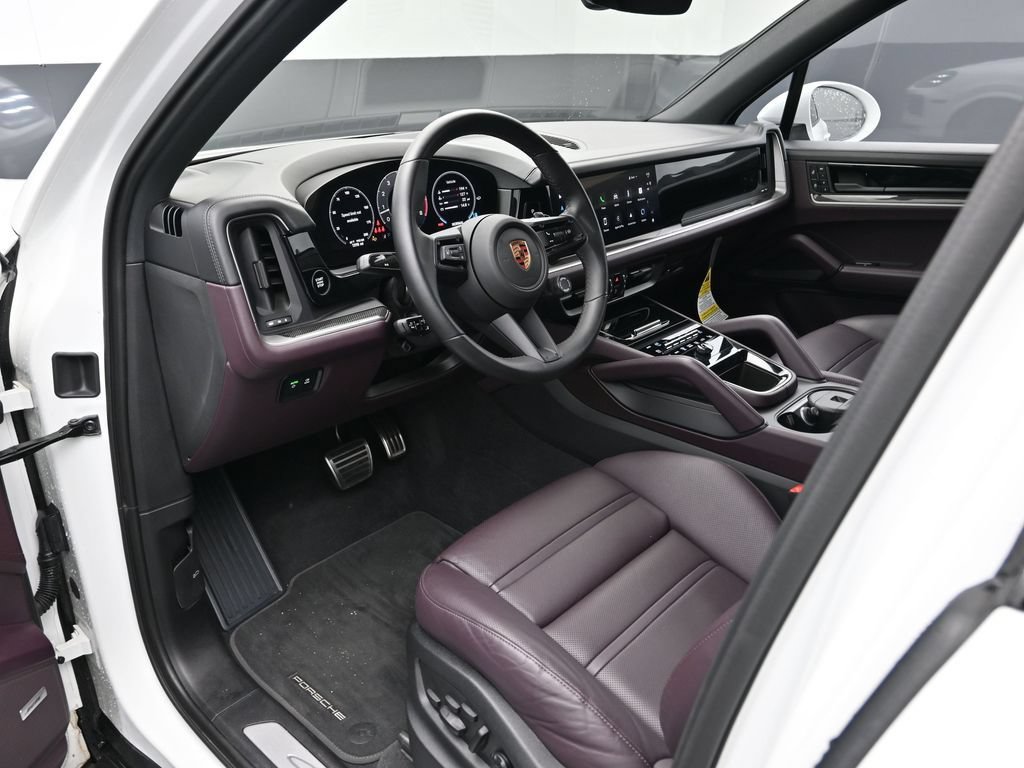 Certified 2025 Porsche Cayenne S AWD/4WD image 4