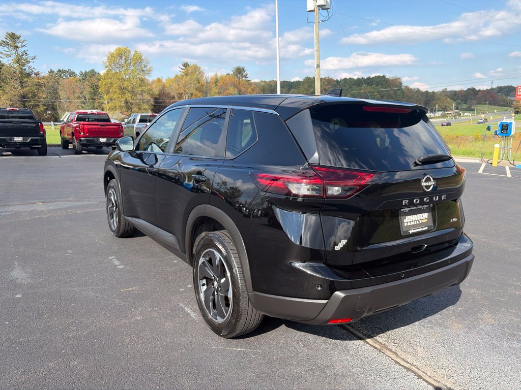 Used 2025 Nissan Rogue SV AWD/4WD image 7